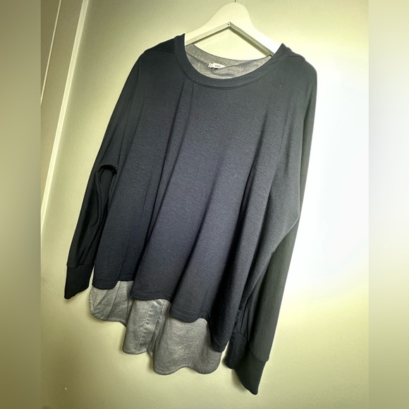 Vince Mixed media navy shirttail blouse  size Medium - Picture 11 of 16